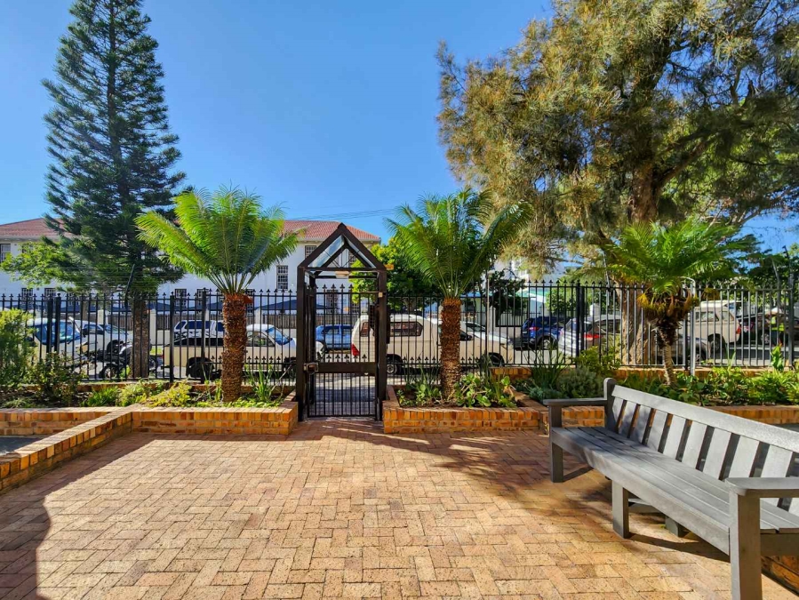 2 Bedroom Property for Sale in Sea Point Western Cape